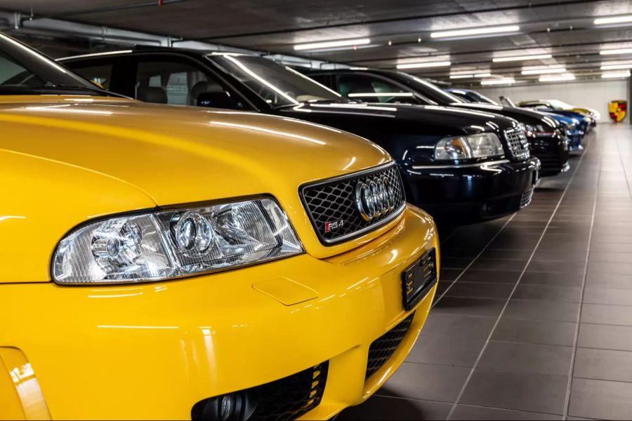 Nicht nur Oldtimer stehen im P791 in Belp