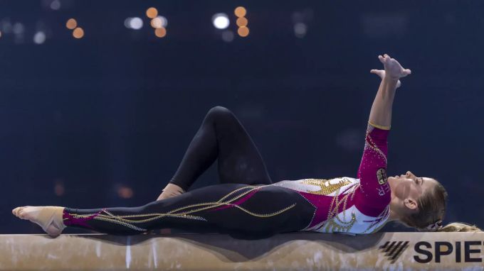 Die Deutsche Elisabeth Seitz turnt am Freitag, 23. April 2021, während des Mehrkampf-Finales der Frauen bei den Europameisterschaften im Kunstturnen 2021 in der St. Jakobshalle in Basel auf dem Schwebebalken. Elisabeth Seitz