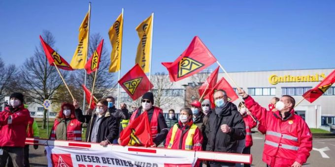 Der Autozulieferer wollte das Werk in Karben mit rund 1100 Beschäftigten zum Jahr 2023 aus Wettbewerbsgründen schliessen. Foto: Frank Rumpenhorst/dpa Der Autozulieferer wollte das Werk in Karben mit rund 1100 Beschäftigten zum Jahr 2023 aus Wettbewerbsgründen schliessen. Foto: Frank Rumpenhorst/dpa