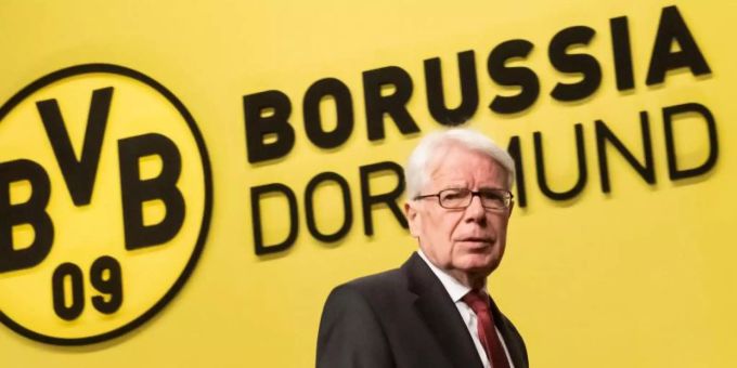 Hofft auf den Ligaverbleib von Erzrivale Schalke 04: BVB-Präsident Reinhard Rauball. Foto: Bernd Thissen/dpa Hofft auf den Ligaverbleib von Erzrivale Schalke 04: BVB-Präsident Reinhard Rauball. Foto: Bernd Thissen/dpa