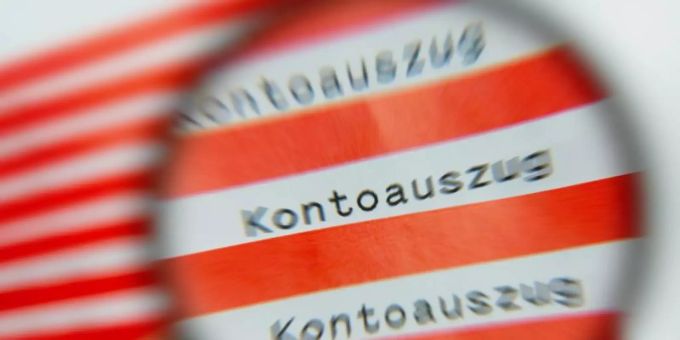 Die Krise führt bei vielen Menschen in Europa dazu, dass sie mehr Geld sparen. Foto: Franziska Gabbert/dpa-tmn Die Krise führt bei vielen Menschen in Europa dazu, dass sie mehr Geld sparen. Foto: Franziska Gabbert/dpa-tmn
