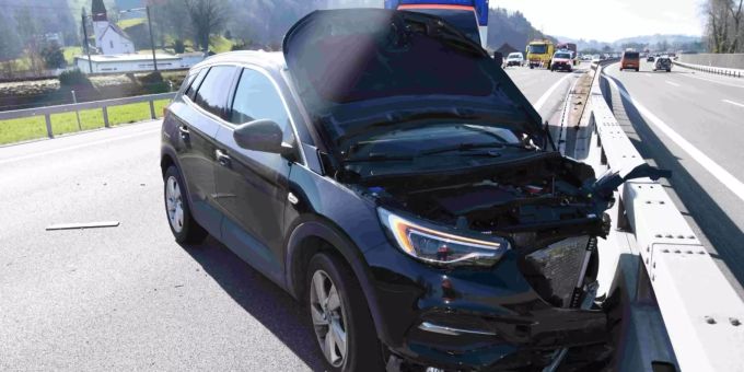 Auufahrunfal auf der Autobahn.