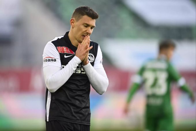 Ein enttäuschter Christian Fassnacht im Spiel gegen den FC St. Gallen. YB