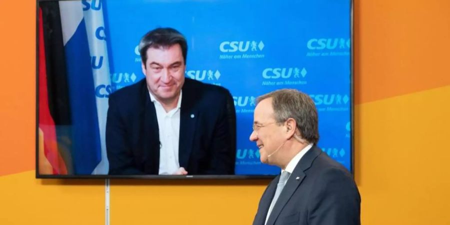 Armin Laschet (r) und Markus Söder beim digitalen Neujahrsempfang der NRW-CDU. Foto: Federico Gambarini/dpa-POOL/dpa