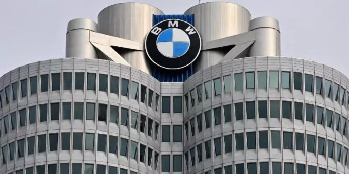 Die guten Geschäfte in China sorgen auch bei BMW dafür, dass der Konzern vergleichsweise gut durch die Corona-Krise kommt. Foto: Peter Kneffel/dpa Die guten Geschäfte in China sorgen auch bei BMW dafür, dass der Konzern vergleichsweise gut durch die Corona-Krise kommt. Foto: Peter Kneffel/dpa