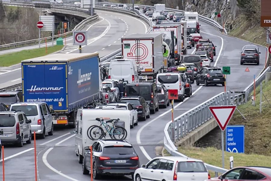 Über Auffahrt werden am Gotthard viele Reisende erwartet, so wie hier 2023 zwischen Göschenen und Amsteg.