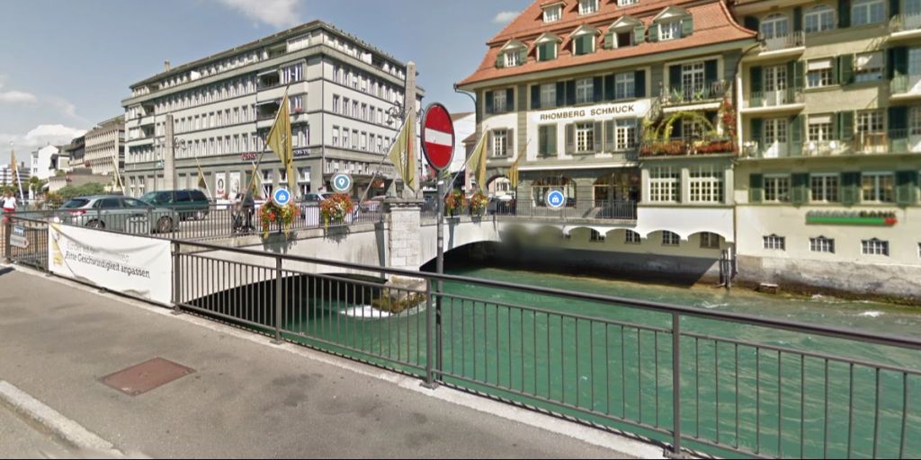 Tödlicher Unfall in Thun Auto stürzt in Aare