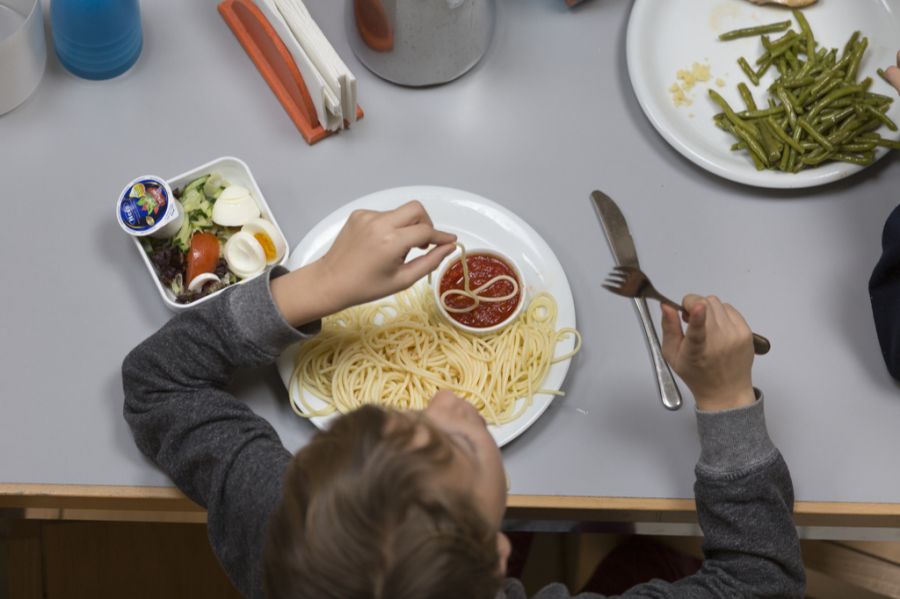 «Wenn wir von ‹üppig› oder ‹reichhaltig› sprechen, verstehen wir darunter eine grosse Auswahl», heisst es beim Verpflegungsanbieter Menu and More.