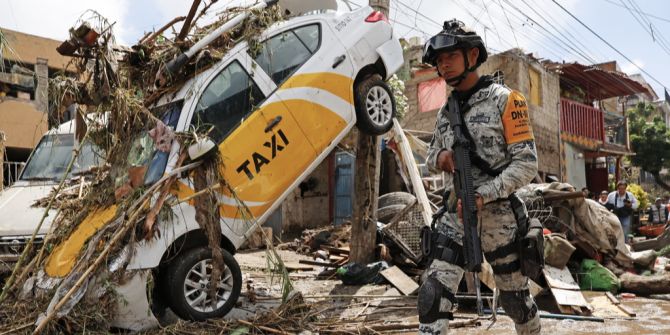 Mexiko Überschwemmung Taxi Soldat