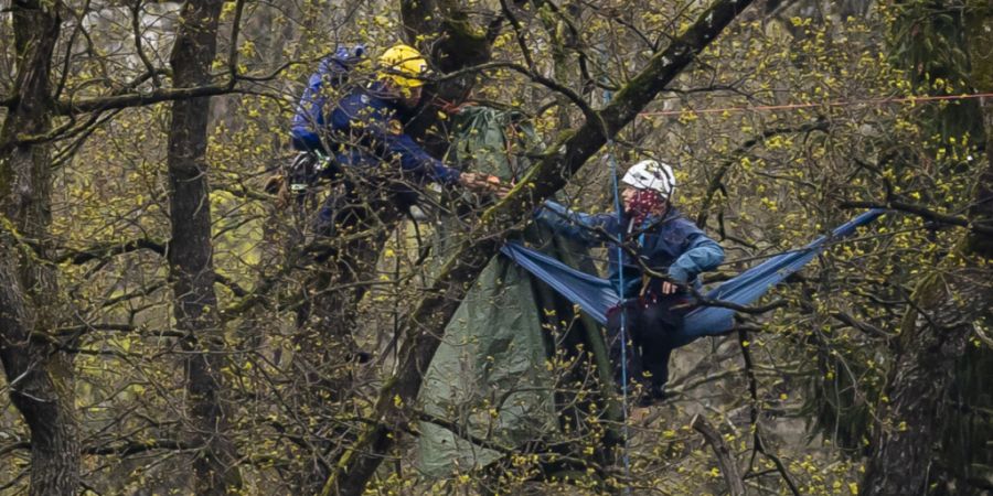 Die Kantonspolizei Zürich hatte die Kosten für ihren Einsatz den Besetzern eines Waldstücks in Rümlang überwälzt. Das Verwaltungsgericht sprach sich nun dagegen aus. (Archivbild)