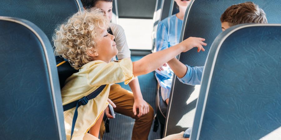 Schulbus Junge verprügelt bewusstlos