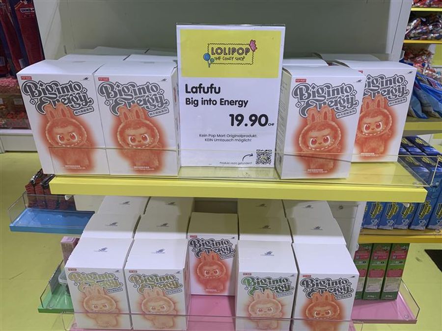 «Kein Pop Mart Originalprodukt», warnt ein Schild in der Süsswarenkette Lolipop.