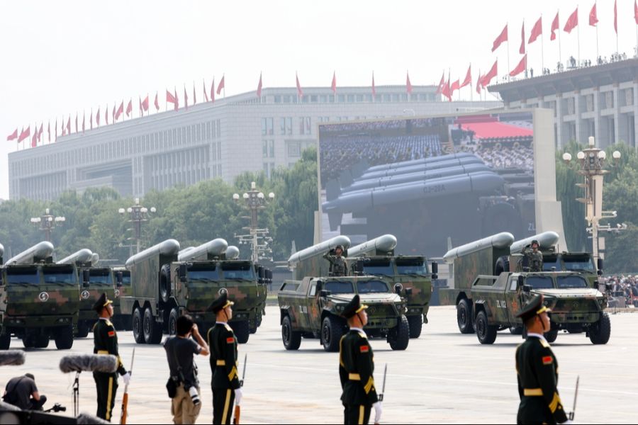 China Militärparade Marschflugkörper
