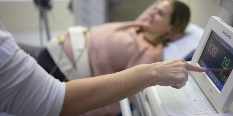 Während 2025 im Inselspital mehr Kinder zur Welt kamen als im Vorjahr, waren es im Salem-Spital und der Klinik Linde in Biel weniger.