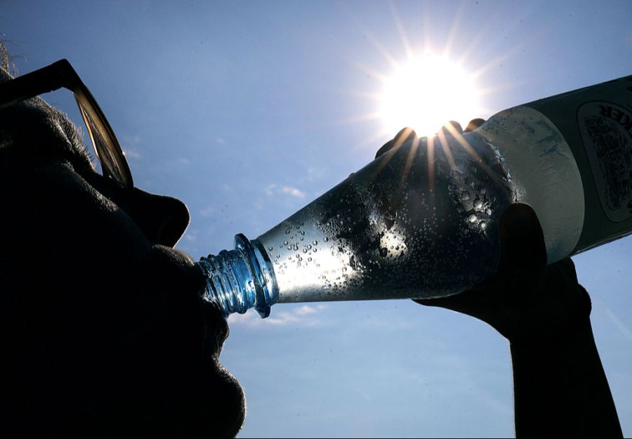 Daraufhin entfacht eine Diskussion über Herkunft und Qualität von Wasser in der Gastro. (Symbolbild)