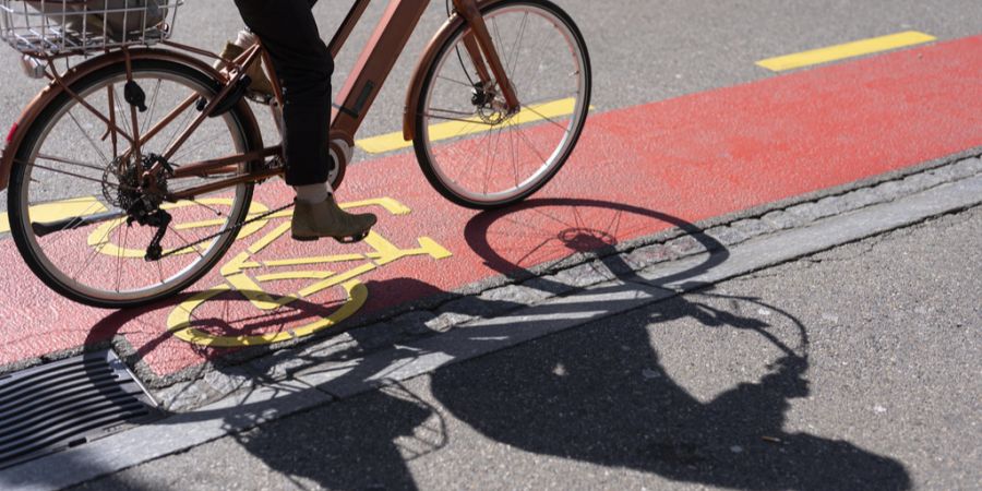 Thun roter Velostreifen
