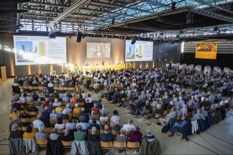 Die plausibelste Erklärung für das Loch vor der Waldmannhalle ist ein Leck in der Leitung einer Wärmepumpenanlage. (Archivbild)