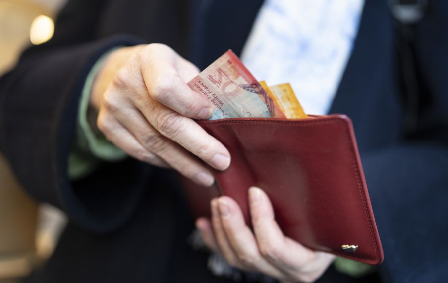 Das Café Knaus in Oensingen hingegen bevorzugt nach wie vor die Bezahlung mit Bargeld. (Symbolbild)