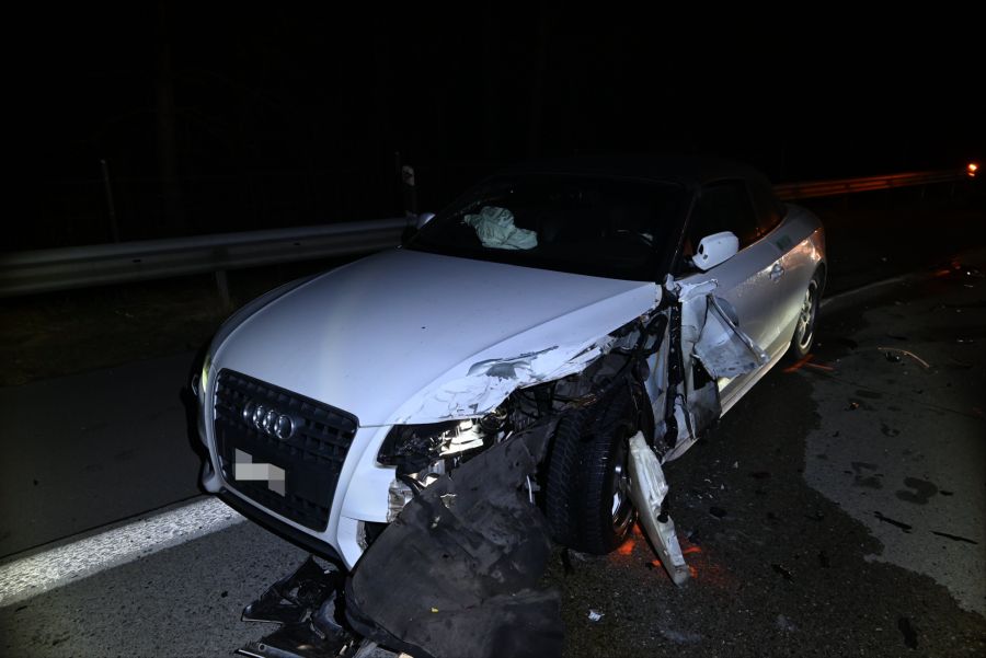 Zwei Personen wurden bei der Kollision verletzt.