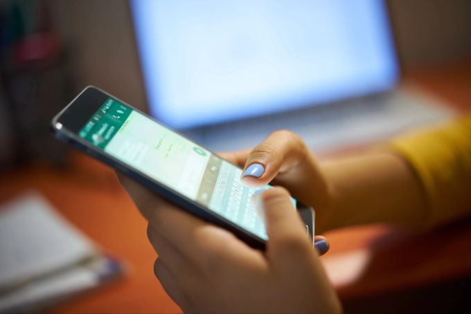 Der blaue Kreis, der Meta AI repräsentiert, kann bei WhatsApp nicht entfernt oder ausgeblendet werden. (Symbolbild) Meta AI in WhatsApp Symbolbild