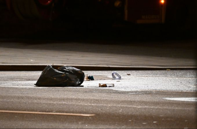 Die Frau, die mit dem Messer zwei Menschen angriff, wurde von der Polizei erschossen. messer angriff münchen