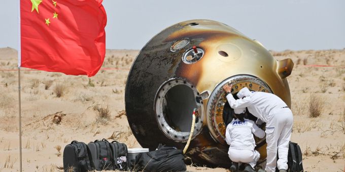 Die Raumkapsel der «Shenzhou 19» landete in der Wüste in der Inneren Mongolei. Drei chinesische Raumfahrer wieder zurück auf der Erde