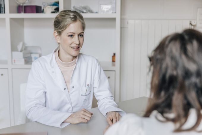 Martina Schneider ist Fachärztin für Plastische, Rekonstruktive und Ästhetische Chirurgie in Zürich. martina schneider
