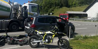 Flawil SG - Motorradfahrer (16) bei Auffahrunfall unbestimmt verletzt