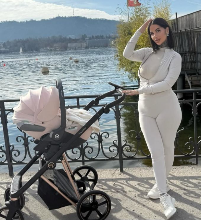 Mia Madisson in Zürich mit Töchterchen Sarabi. Mia Madisson