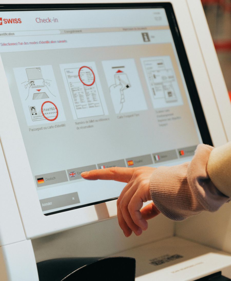 Fast wie am Self-Checkout im Supermarkt: Mit den Self-Bag-Drops sparen die Fluggesellschaften bis zu 90% an Kosten. (Symbolbild)