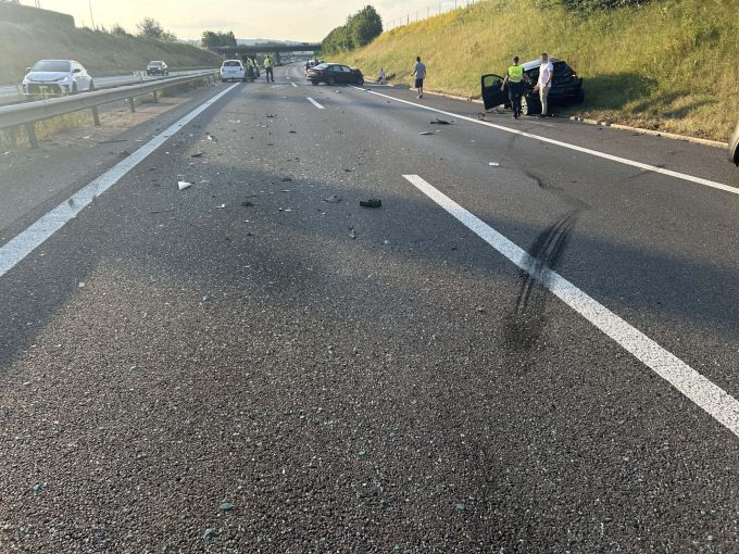 Bei der Auffahrkollision auf der A3 wurden zwei Personen verletzt. Auffahrkollision A13