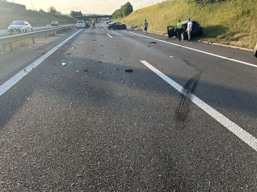 Bei der Auffahrkollision wurden zwei Personen verletzt.