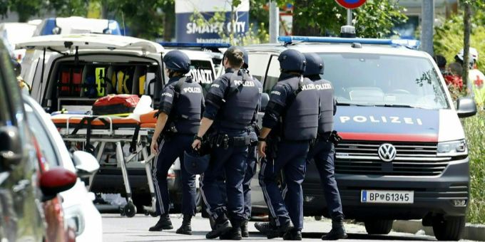 Der Täter hatte die Waffen legal erworben. Das wirft Fragen auf. graz