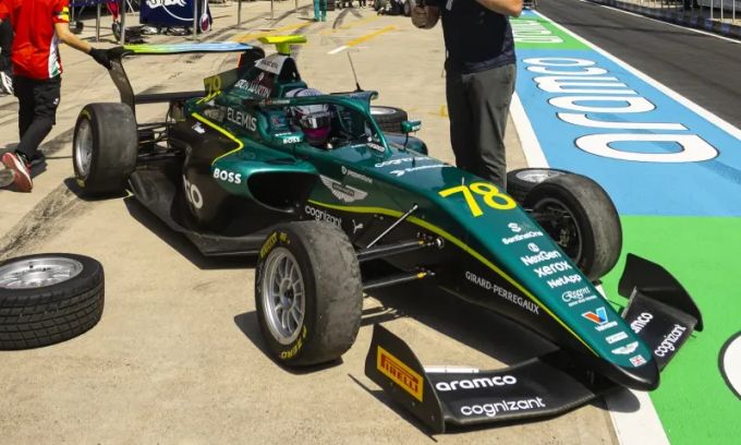 Tina Hausmann (Prema/Aston Martin) im Einsatz in der F1 Academy. Tina Hausmann F1 Academy