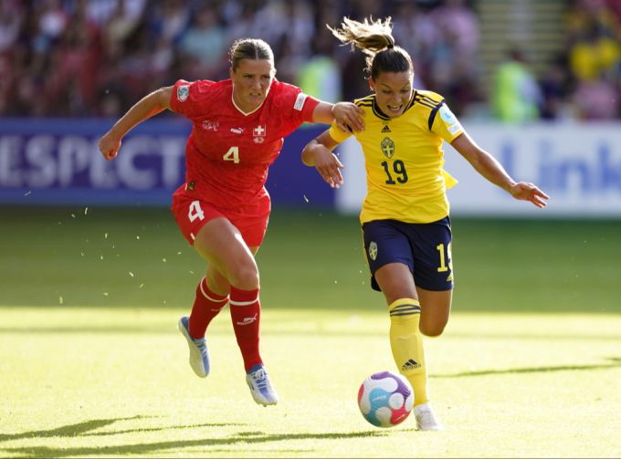 Rachel Rinast wird an der WEURO 2025 nicht mehr im Nati-Trikot, sondern am SRF-Mikrofon dabei sein. Rachel Rinast WEURO 2025