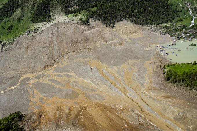 Nach dem massiven Bergsturz stauen sich die Flüsse auf. Blatten