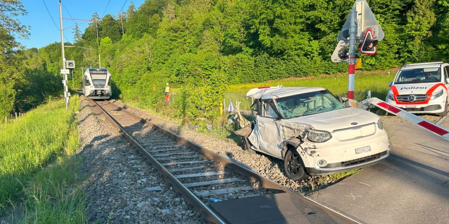 Kollision auf Bahnübergang