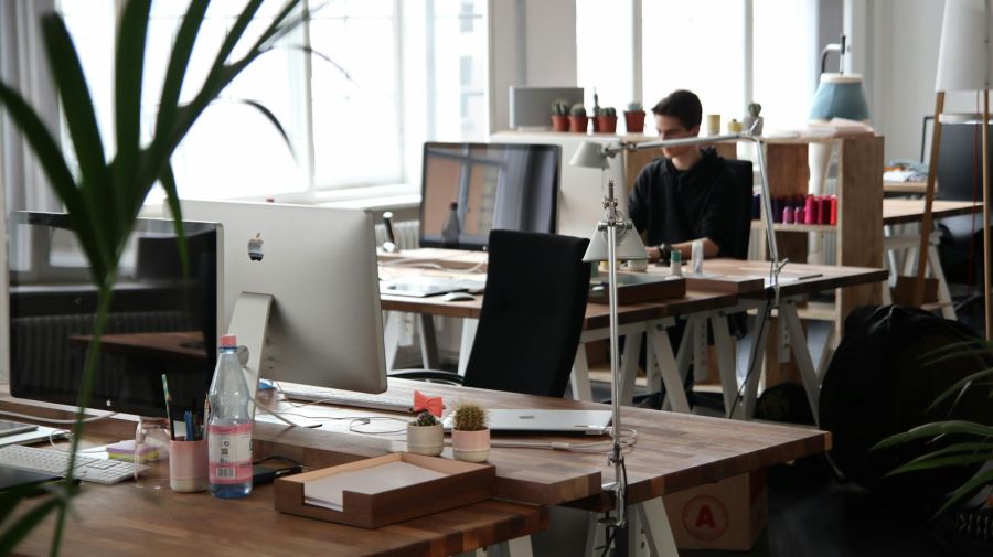 Mann, Büro