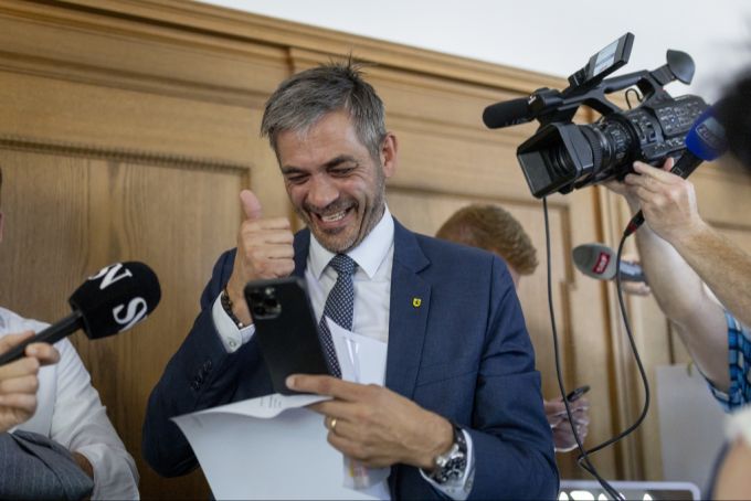Severin Bruengger (FDP) freut sich nach Bekanntgabe des Wahlresultats. Severin Bruengger (FDP)