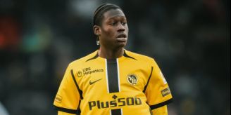 Stürmer-Talent - YB stattet Emmanuel Tsimba (18) mit Profivertrag aus