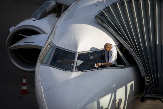 Für das Cockpit bei Swiss gelten neue Sicherheitsregeln um das Eindringen in das Cockpit zu erschweren (Symbolbild). Swiss Cockpit