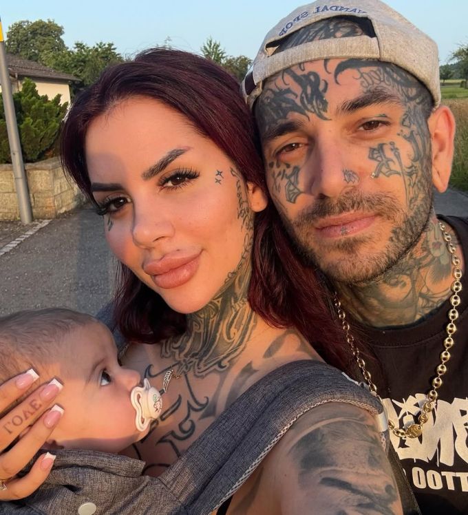 Mia Madisson mit Ehemann Matteo Rocco und Töchterchen Sarabi. Mia Madisson