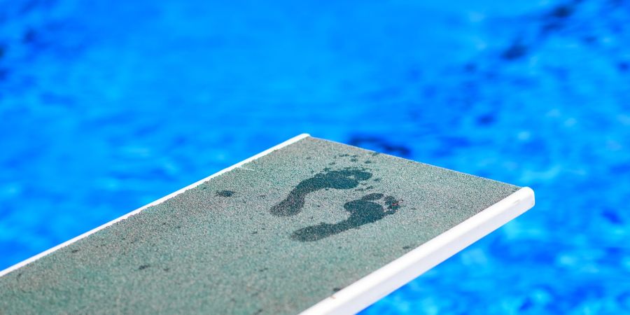 Je nach Region dauert der Weg ins nächste Freibad deutlich länger. (Symbolbild)