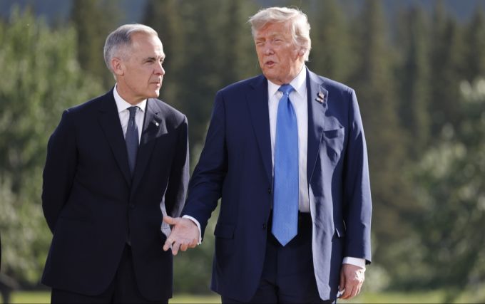 Donald Trump erklärte am Rande des G7-Gipfels in Kanada, dass neue Sanktionen gegen Russland der US-Wirtschaft schaden würden. donald trump