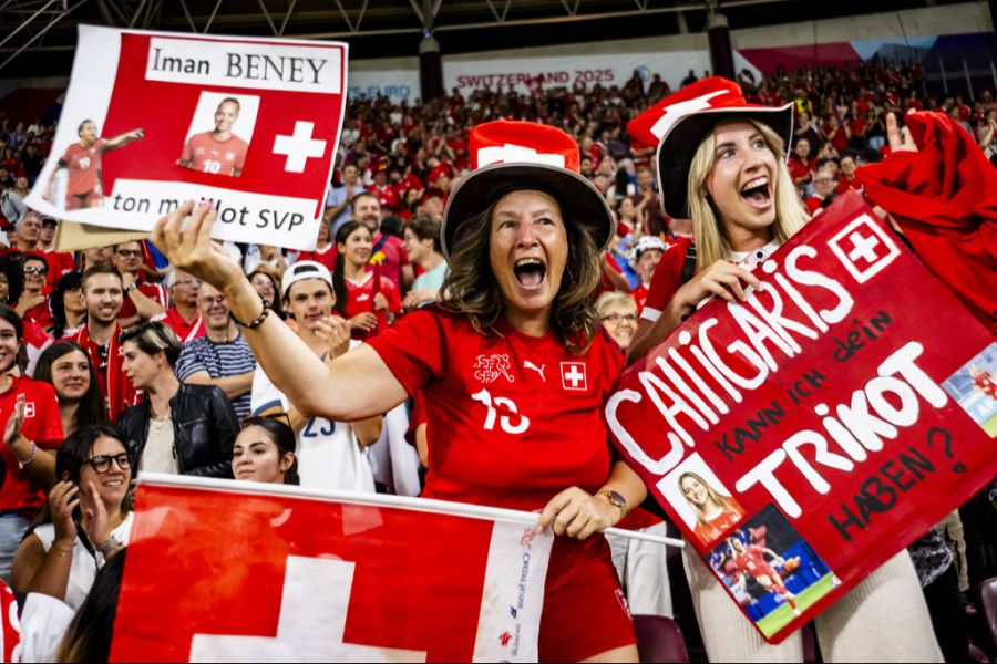Das sorgt für fantastische Stimmung auf den Rängen – aber auch für Kapazitätsprobleme in den Stadien.