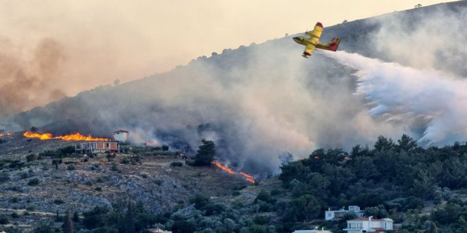 Auf der griechischen Insel Chios kämpft die Feuerwehr gegen grosse Brände. Chios