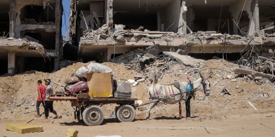 In einer ersten Reaktion erklärte die Hamas, man sehe die von US-Präsident Joe Biden vorgebrachten Absichten positiv, besonders das Ziel eines dauerhaften Waffenstillstands.