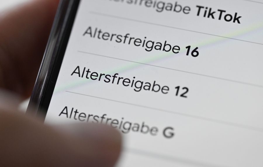 83 % fordern ein gesetzliches Mindestalter für Social Media – im Schnitt bei 15 Jahren.