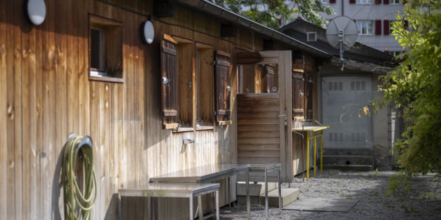 Der Konsumraum für auswärtige Crack-Süchtige. Bis jetzt wurde noch kein Drogensüchtiger an seine Herkunftsgemeinde zurückgewiesen. Weil es in anderen Gemeinden keine Angebote für ...