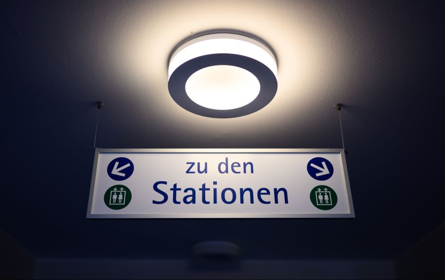 Ziel ist es, dass Patienten von Fachkräften in Integrierten Notfallzentren oder per Telefon ersteingeschätzt und dann an die richtige Stelle weitergeleitet werden.